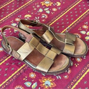 Chie Mihara Wasy Metallic Sandals in Shina Bronce